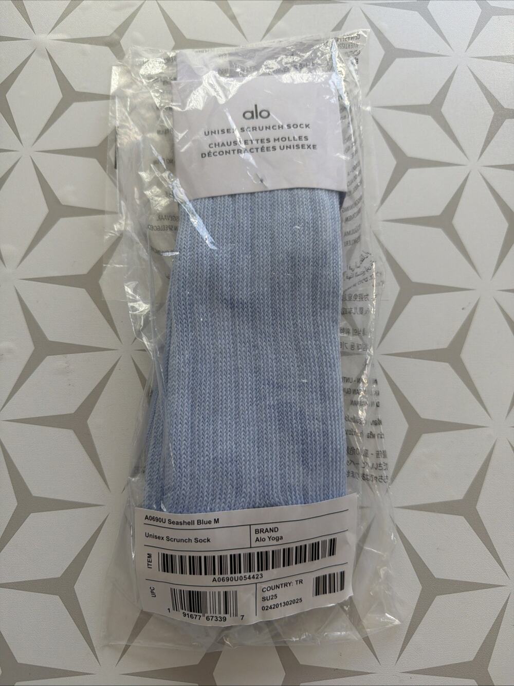 Authentic Alo Yoga Scrunch Socks Seashell Blue Size M Mid Calf Logo Women 8-11.5